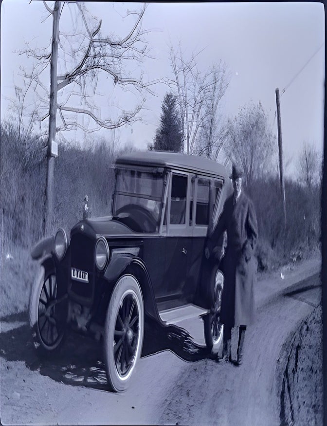 Item #2683 [Automobilia][Missouri] Bringing Home the Hup--8 Photos from 1922